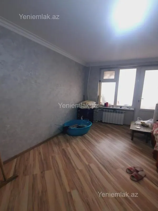 Satılır 4 otaqlı köhnə tikili 85 m²