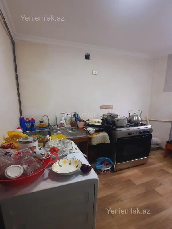 Satılır 4 otaqlı köhnə tikili 85 m²