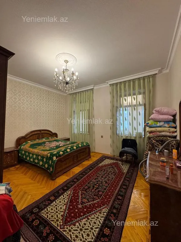 Satılır 4 otaqlı köhnə tikili 107 m²
