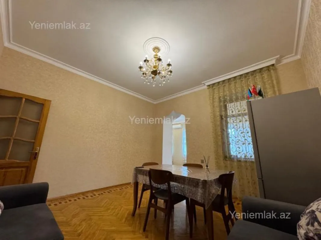 Satılır 4 otaqlı köhnə tikili 107 m²