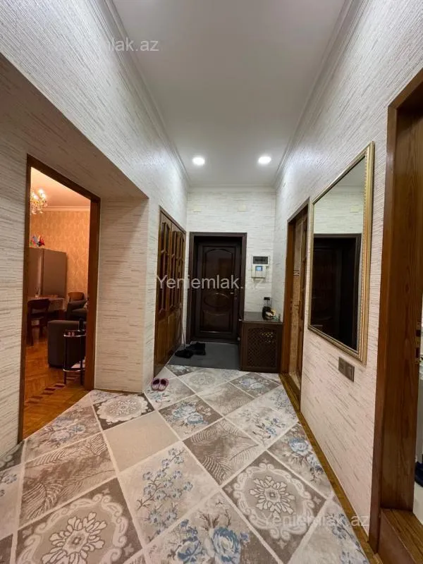Satılır 4 otaqlı köhnə tikili 107 m²