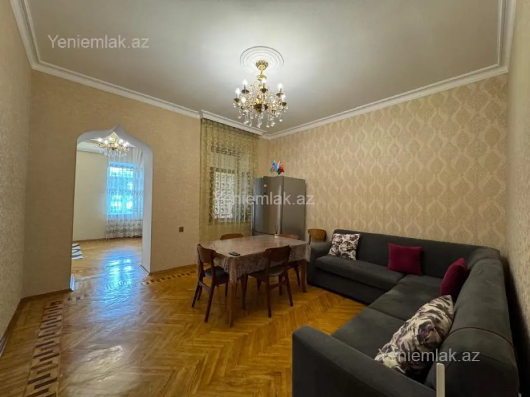Satılır 4 otaqlı köhnə tikili 107 m²