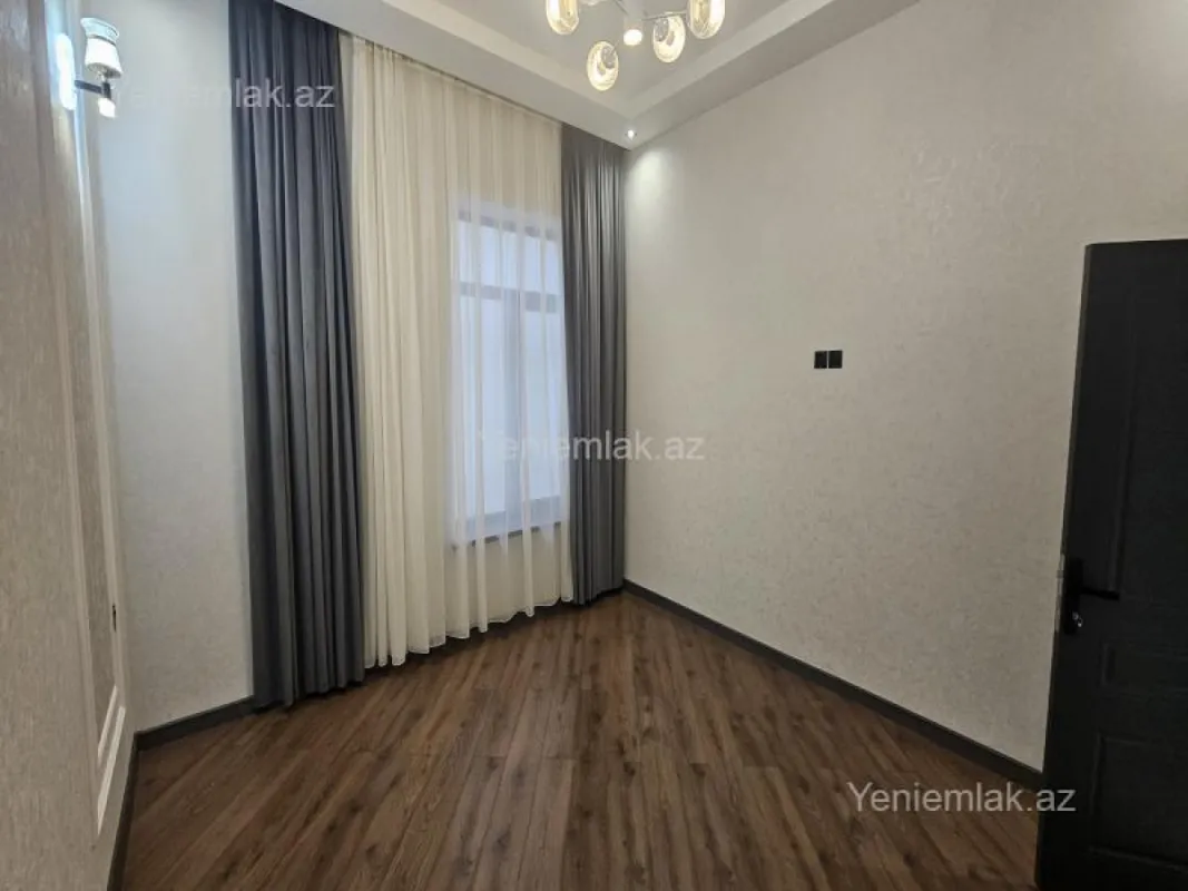 Satılır 5 otaqlı həyət evi 180 m²