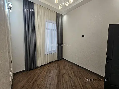 Satılır 5 otaqlı həyət evi 180 m²