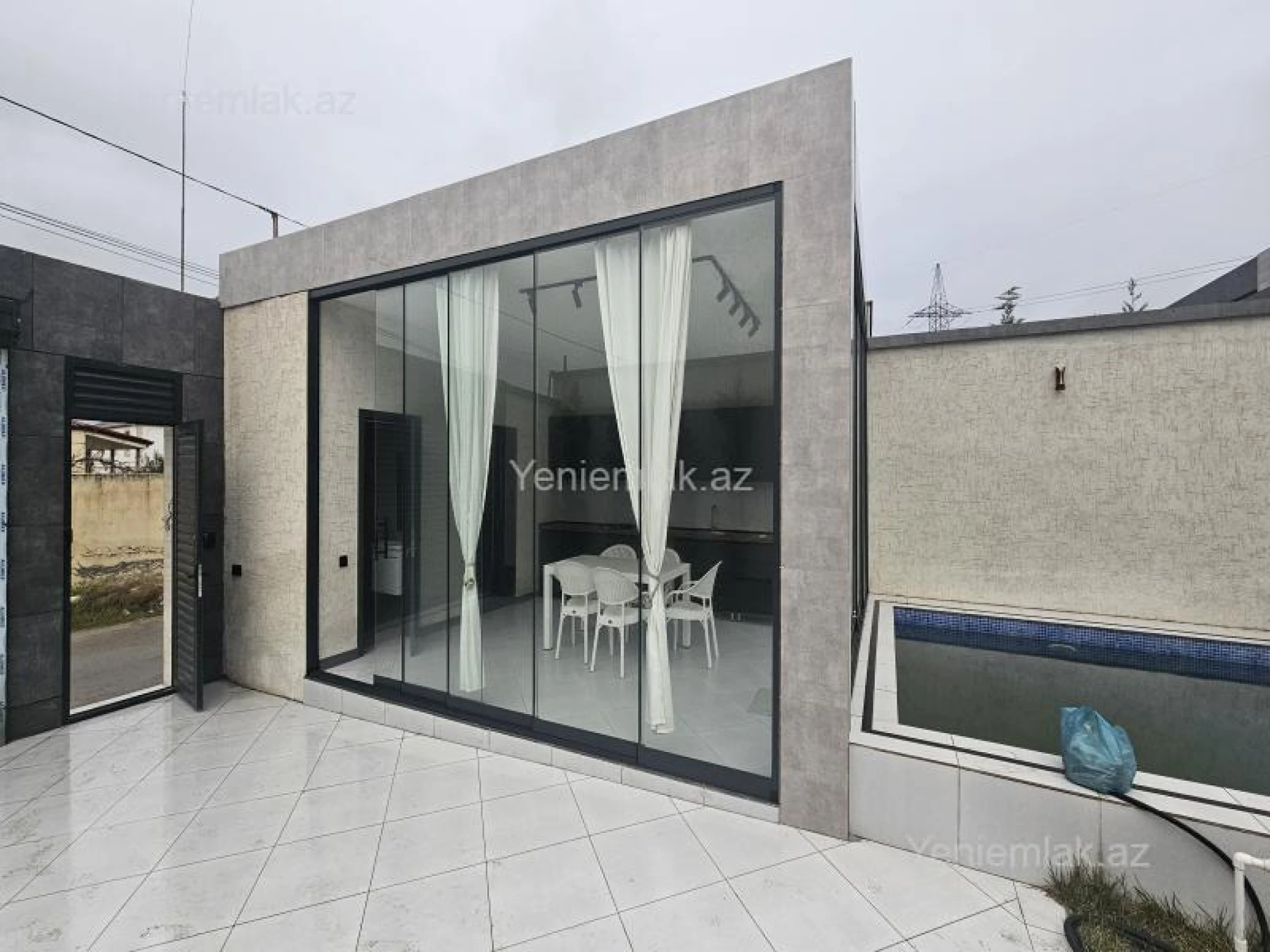 Satılır 5 otaqlı həyət evi 180 m²