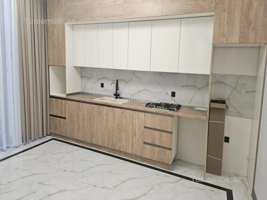 Satılır 5 otaqlı həyət evi 180 m²
