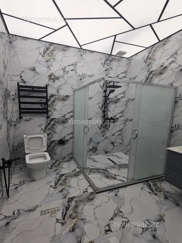 Satılır 5 otaqlı həyət evi 180 m²