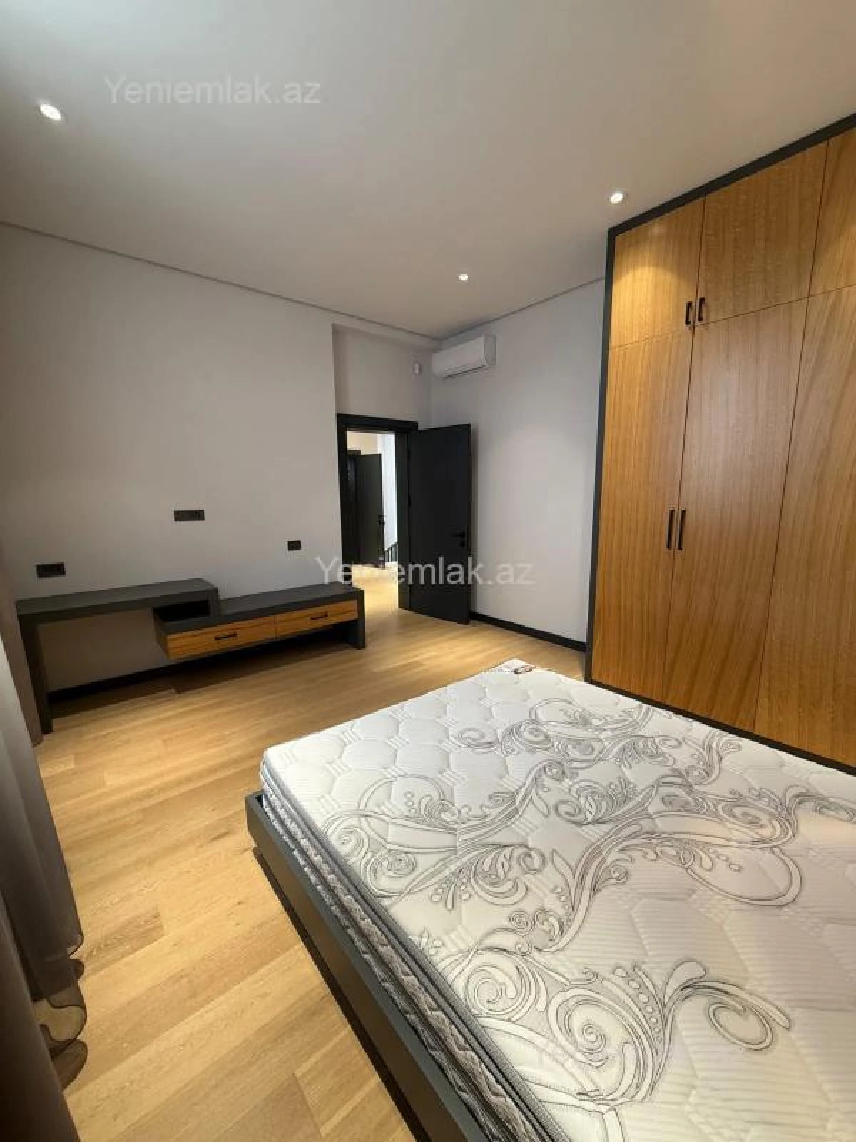 Satılır 4 otaqlı həyət evi 260 m²