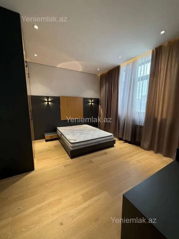 Satılır 4 otaqlı həyət evi 260 m²