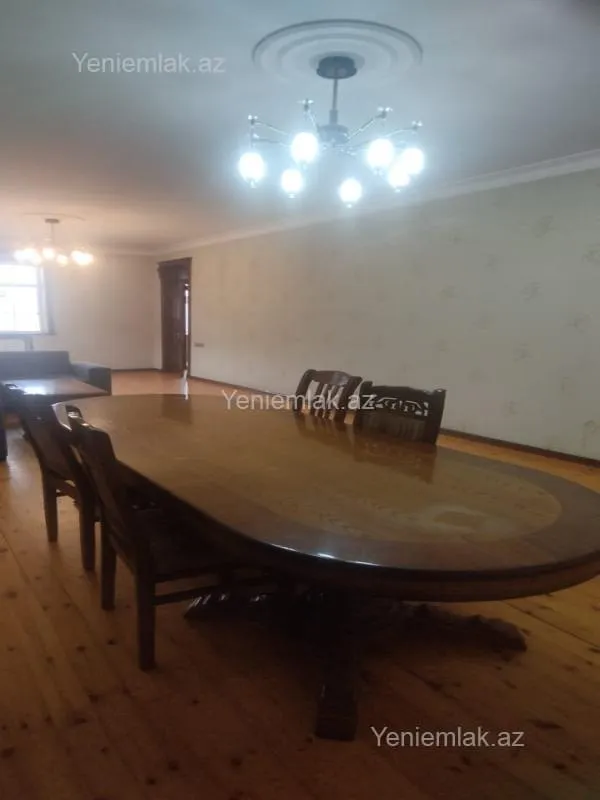 Satılır 5 otaqlı həyət evi 220 m²