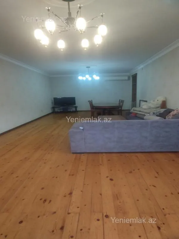 Satılır 5 otaqlı həyət evi 220 m²