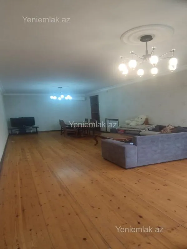 Satılır 5 otaqlı həyət evi 220 m²