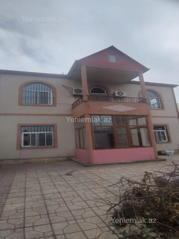 Satılır 5 otaqlı həyət evi 220 m²