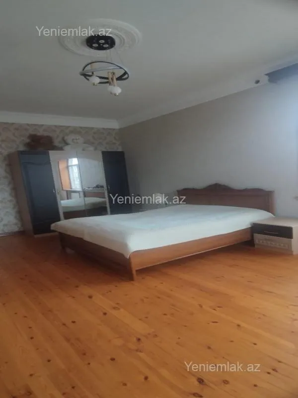 Satılır 5 otaqlı həyət evi 220 m²