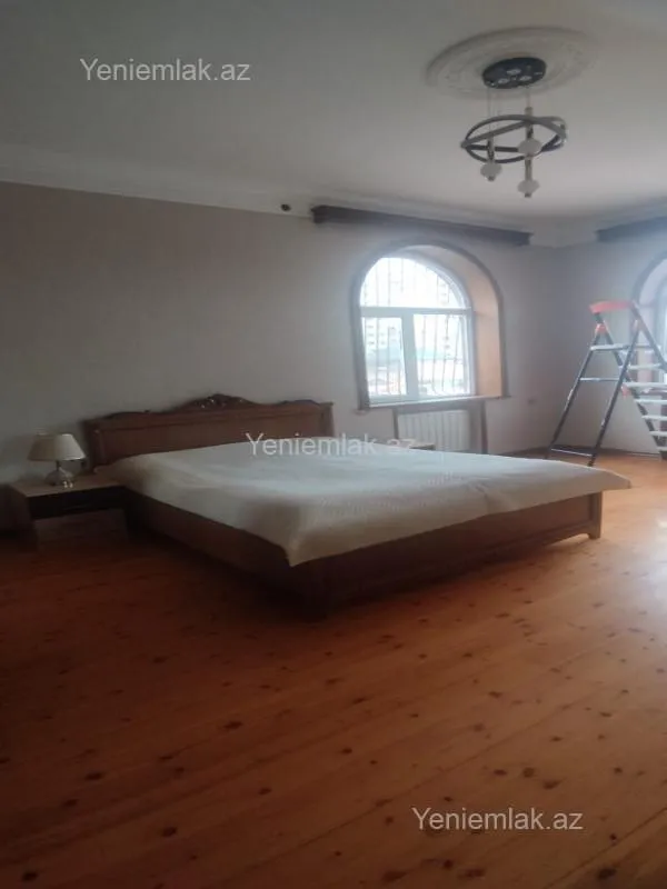 Satılır 5 otaqlı həyət evi 220 m²