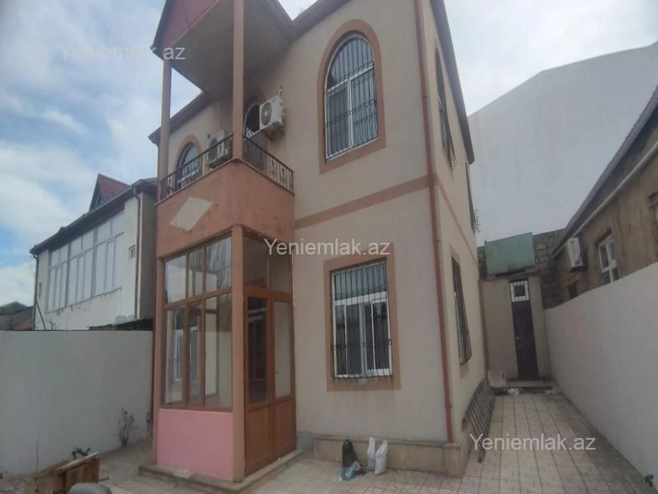 Satılır 5 otaqlı həyət evi 220 m²