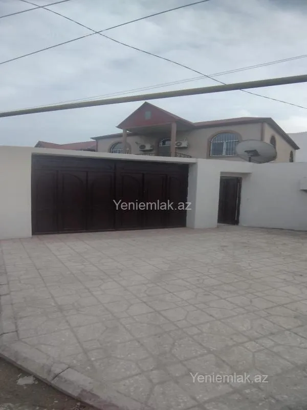 Satılır 5 otaqlı həyət evi 220 m²