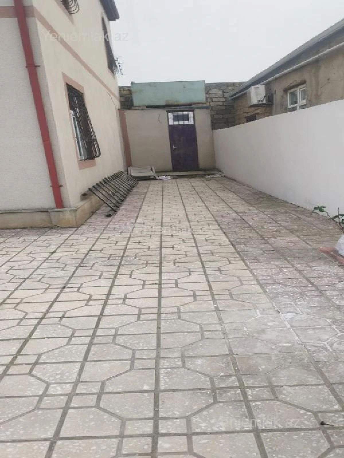 Satılır 5 otaqlı həyət evi 220 m²