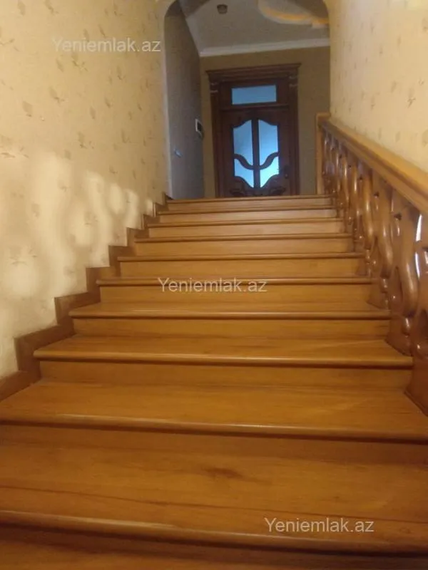 Satılır 5 otaqlı həyət evi 220 m²