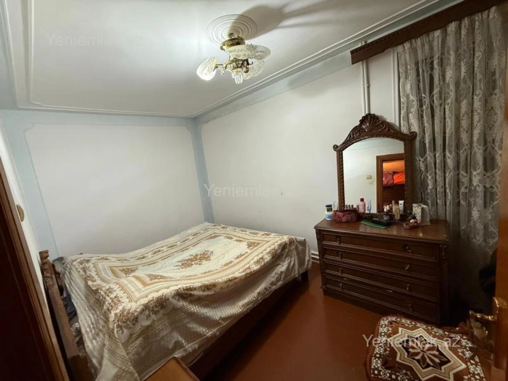 Satılır 3 otaqlı köhnə tikili 75 m²
