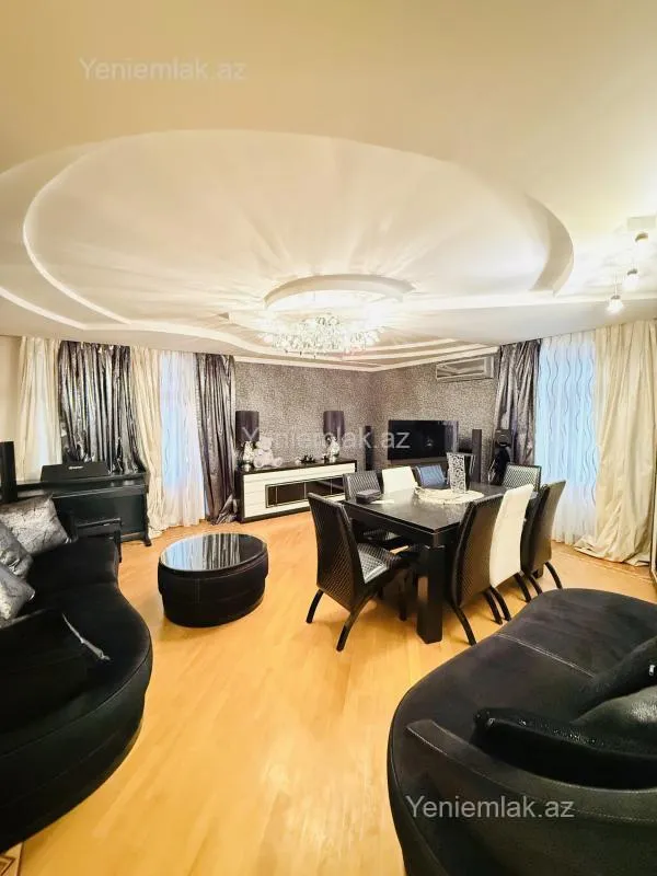 Satılır 3 otaqlı köhnə tikili 115 m²