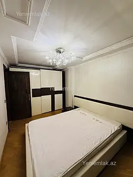 Satılır 3 otaqlı köhnə tikili 115 m²