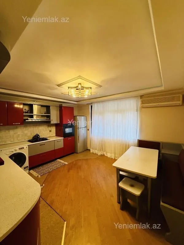 Satılır 3 otaqlı köhnə tikili 115 m²