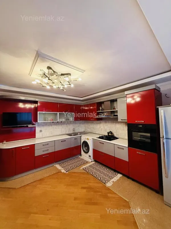 Satılır 3 otaqlı köhnə tikili 115 m²