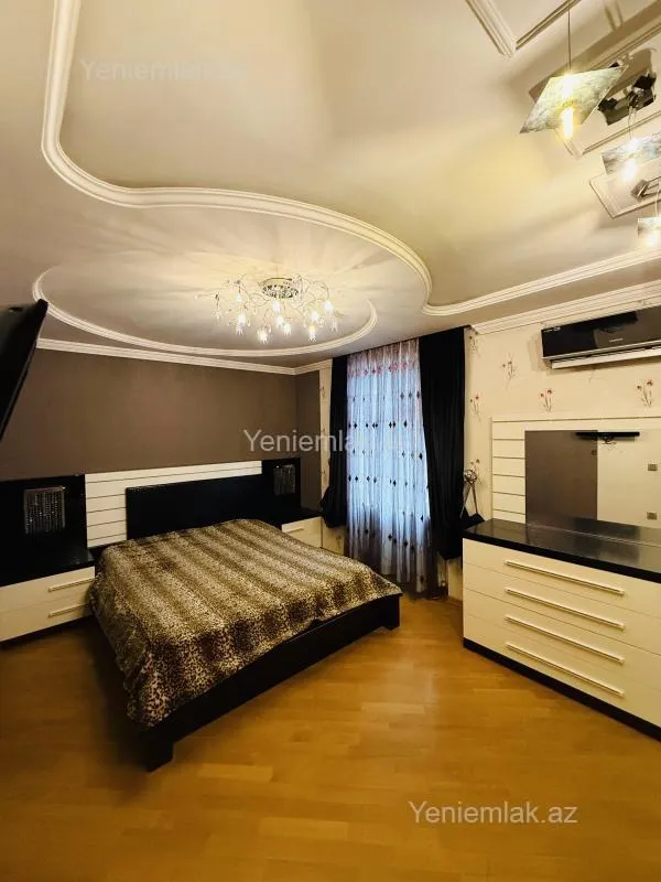 Satılır 3 otaqlı köhnə tikili 115 m²