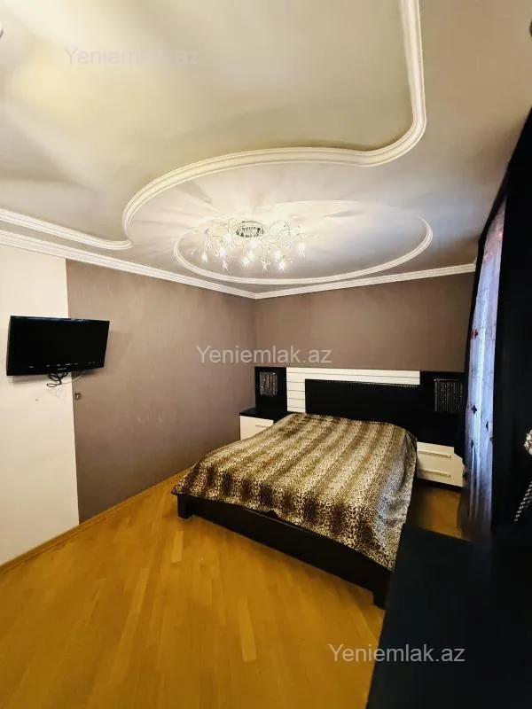Satılır 3 otaqlı köhnə tikili 115 m²