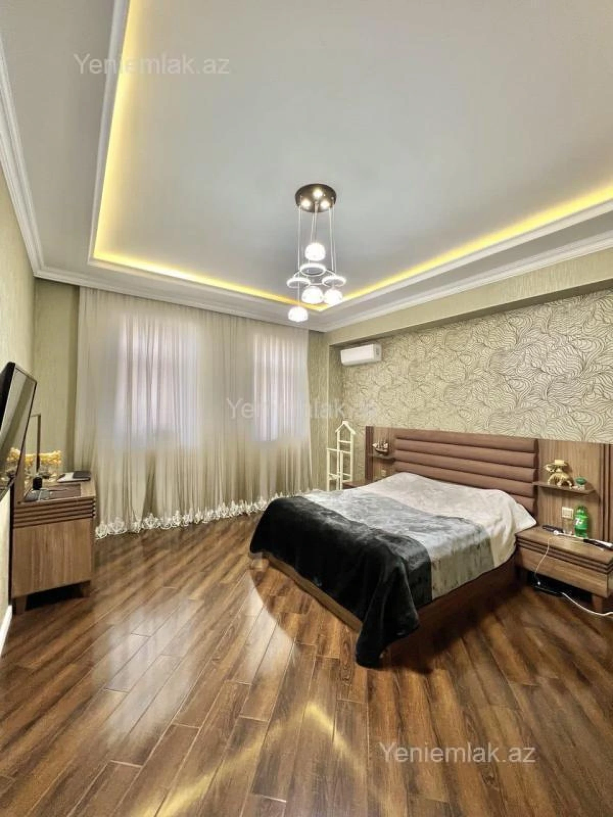 Satılır 3 otaqlı yeni tikili 135 m²