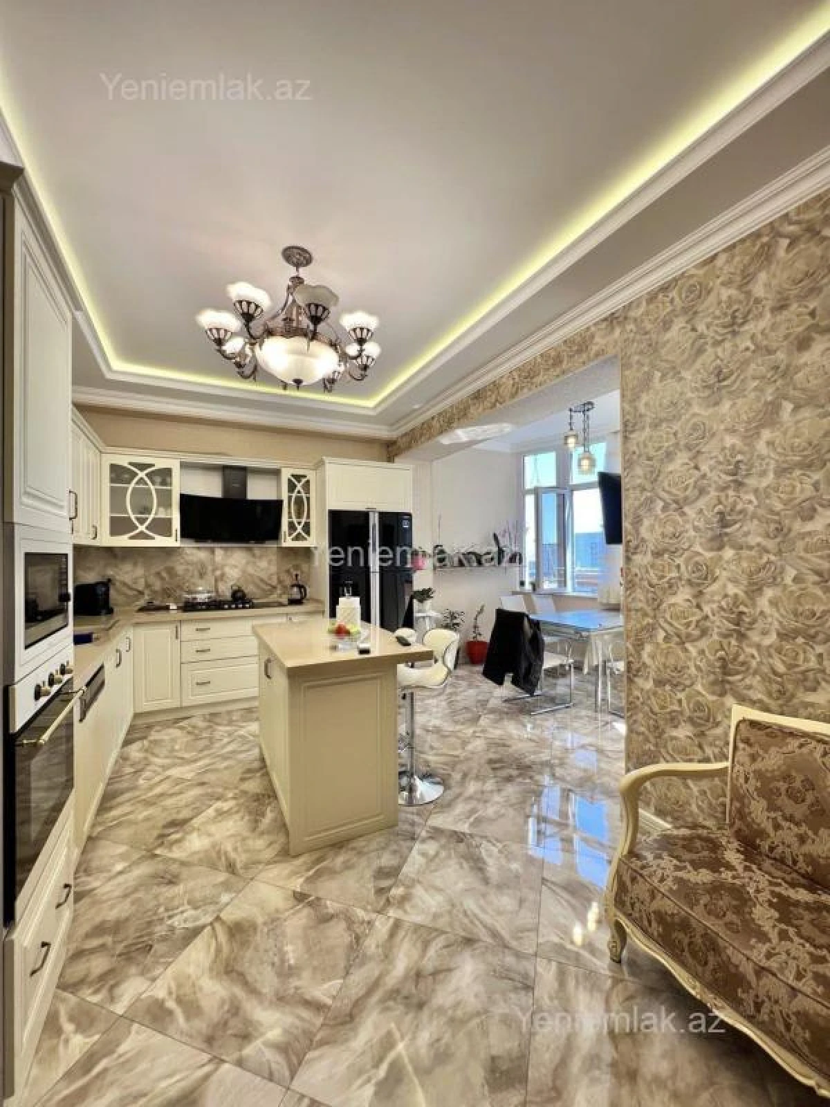 Satılır 3 otaqlı yeni tikili 135 m²