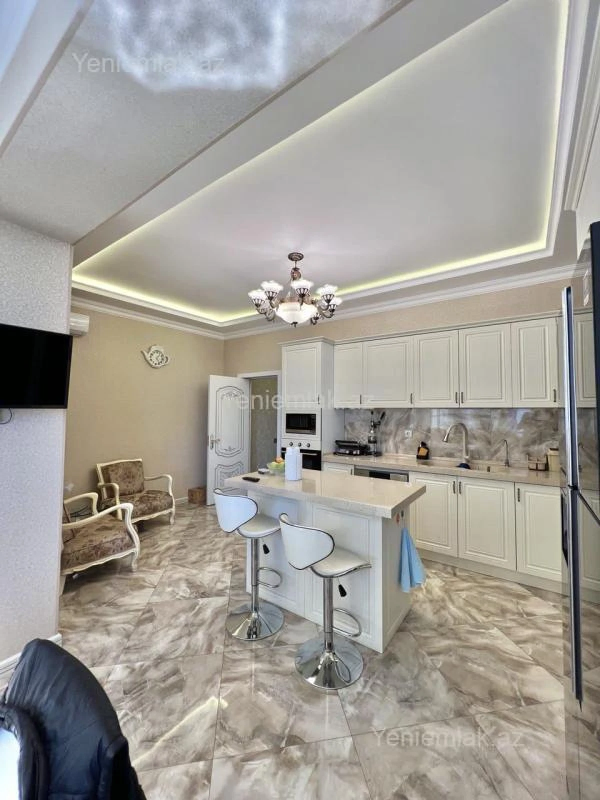 Satılır 3 otaqlı yeni tikili 135 m²