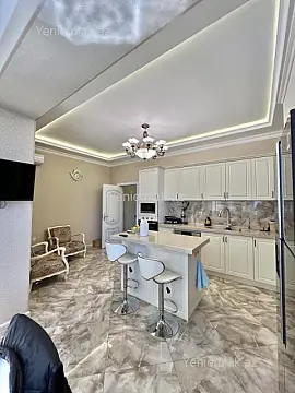 Satılır 3 otaqlı yeni tikili 135 m²