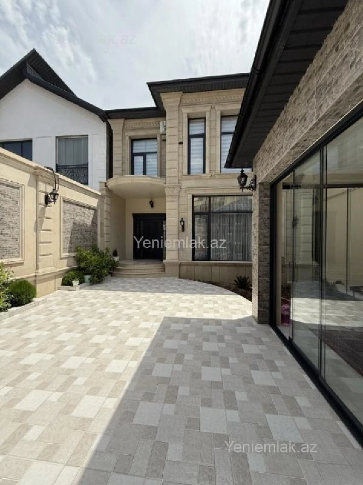 Satılır 5 otaqlı həyət evi 310 m²