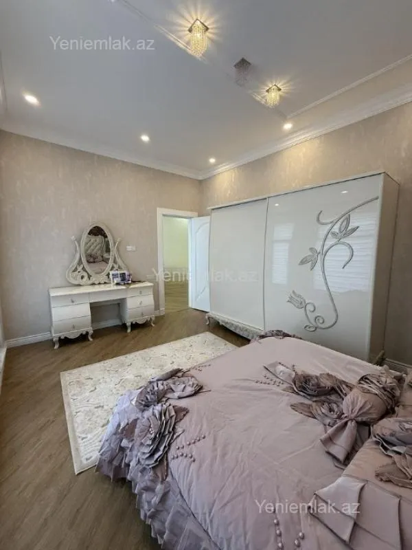 Satılır 5 otaqlı həyət evi 310 m²