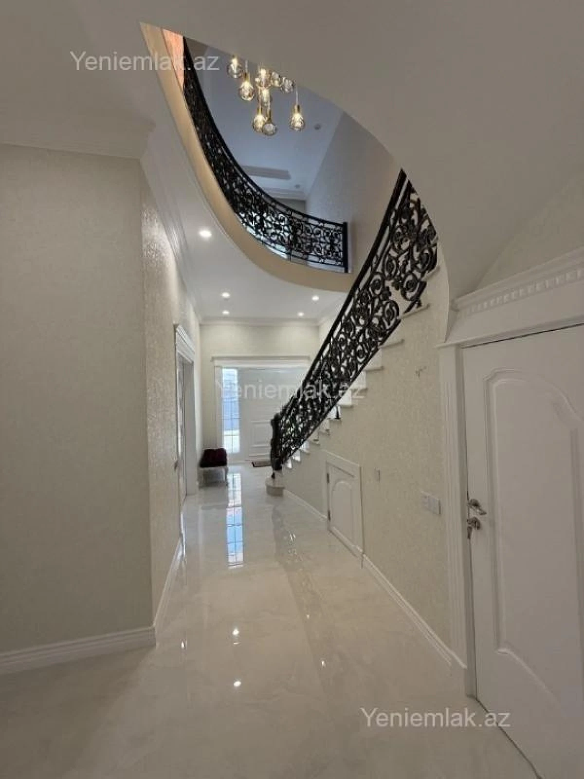 Satılır 5 otaqlı həyət evi 310 m²