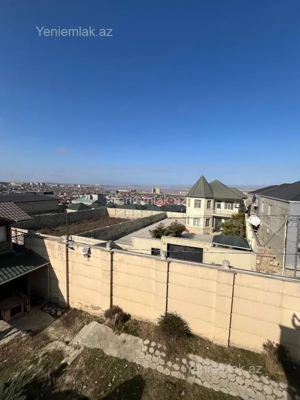 Satılır 8 otaqlı həyət evi 660 m²