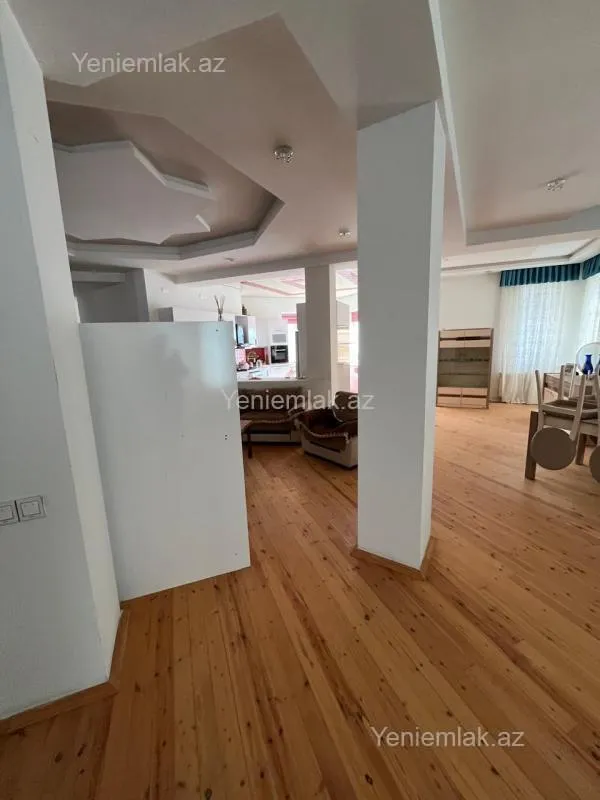 Satılır 8 otaqlı həyət evi 660 m²