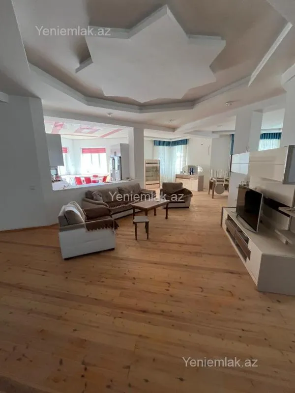 Satılır 8 otaqlı həyət evi 660 m²