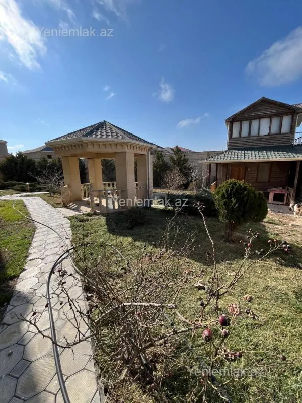 Satılır 8 otaqlı həyət evi 660 m²