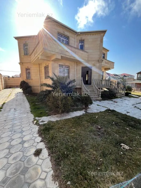 Satılır 8 otaqlı həyət evi 660 m²