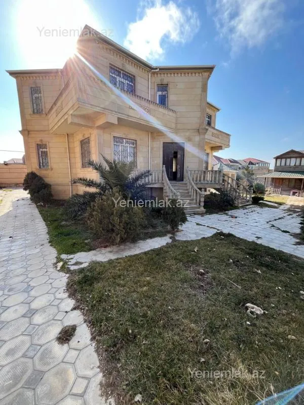 Satılır 8 otaqlı həyət evi 660 m²