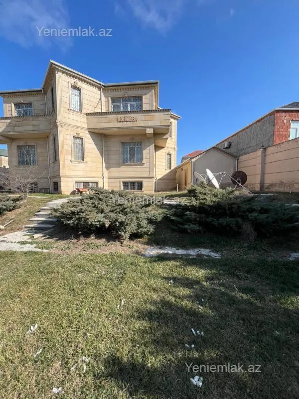 Satılır 8 otaqlı həyət evi 660 m²