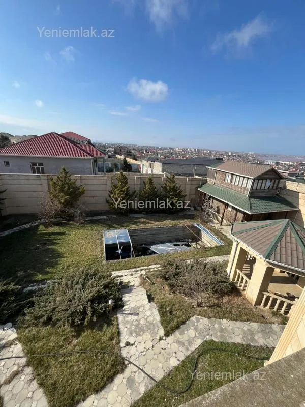 Satılır 8 otaqlı həyət evi 660 m²