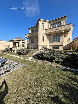 Satılır 8 otaqlı həyət evi 660 m²