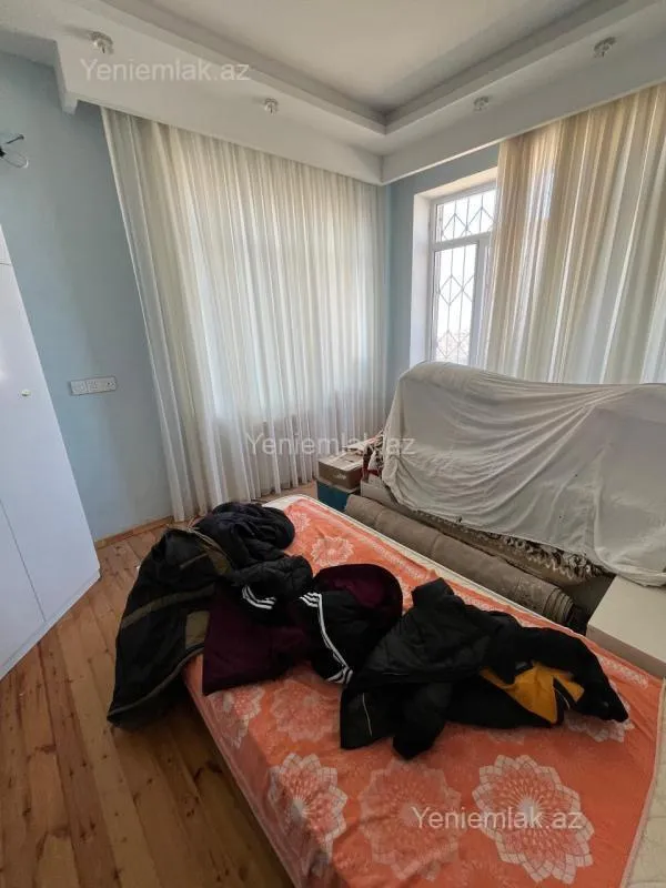 Satılır 8 otaqlı həyət evi 660 m²