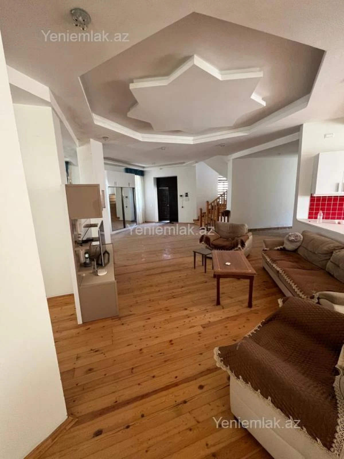 Satılır 8 otaqlı həyət evi 660 m²