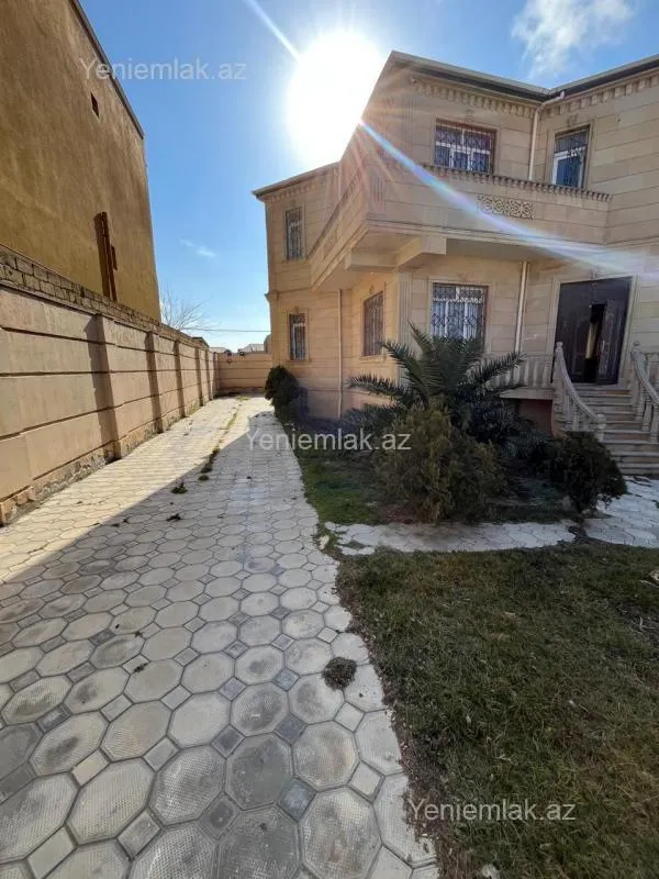 Satılır 8 otaqlı həyət evi 660 m²