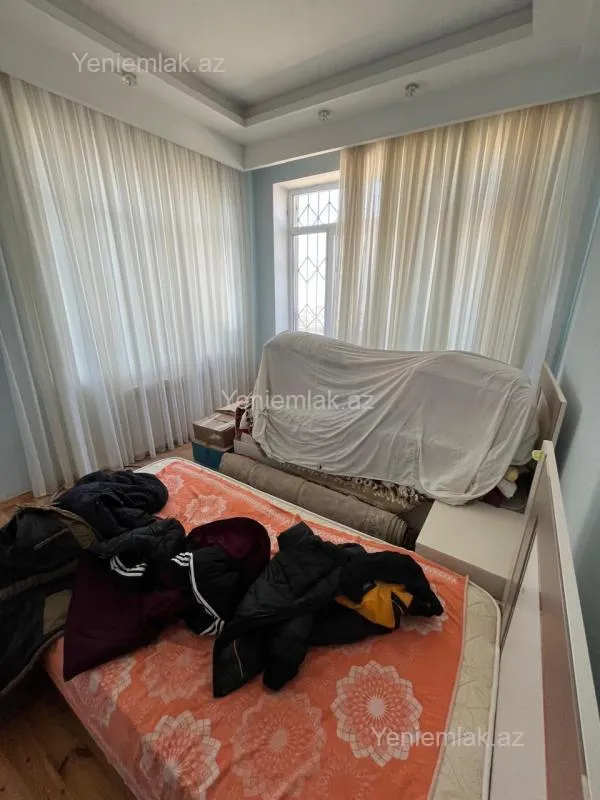 Satılır 8 otaqlı həyət evi 660 m²